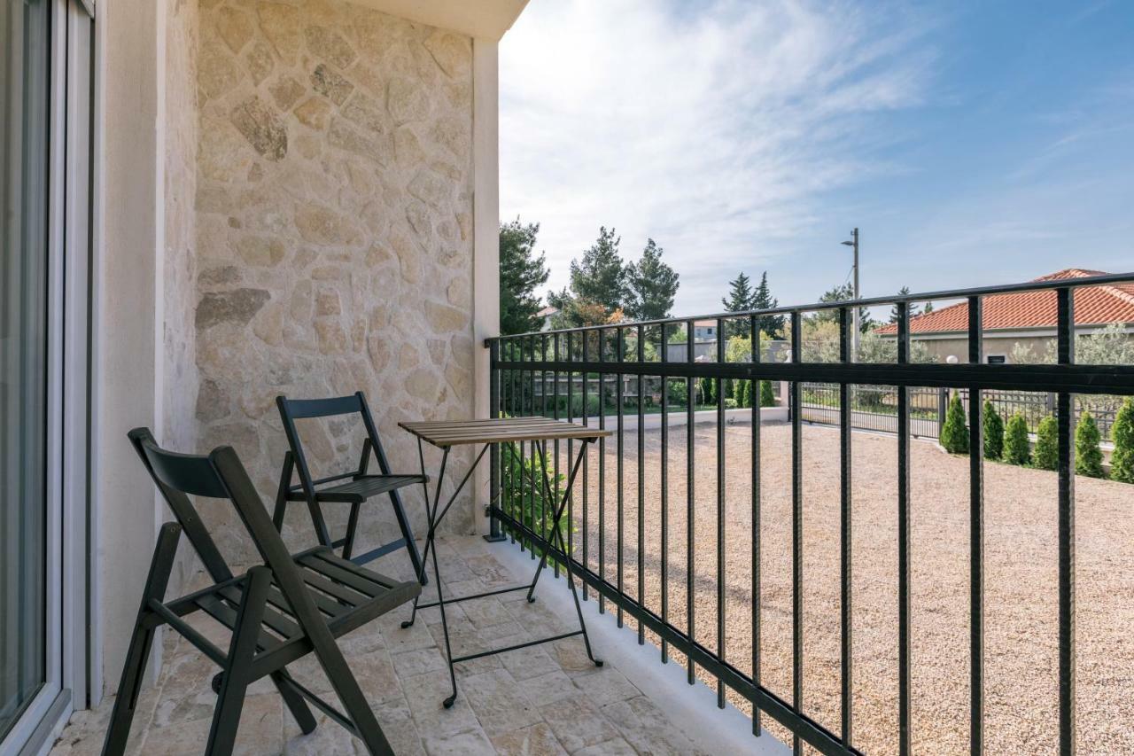 Ferienwohnung Hedon-Stone Starigrad Paklenica Exterior foto