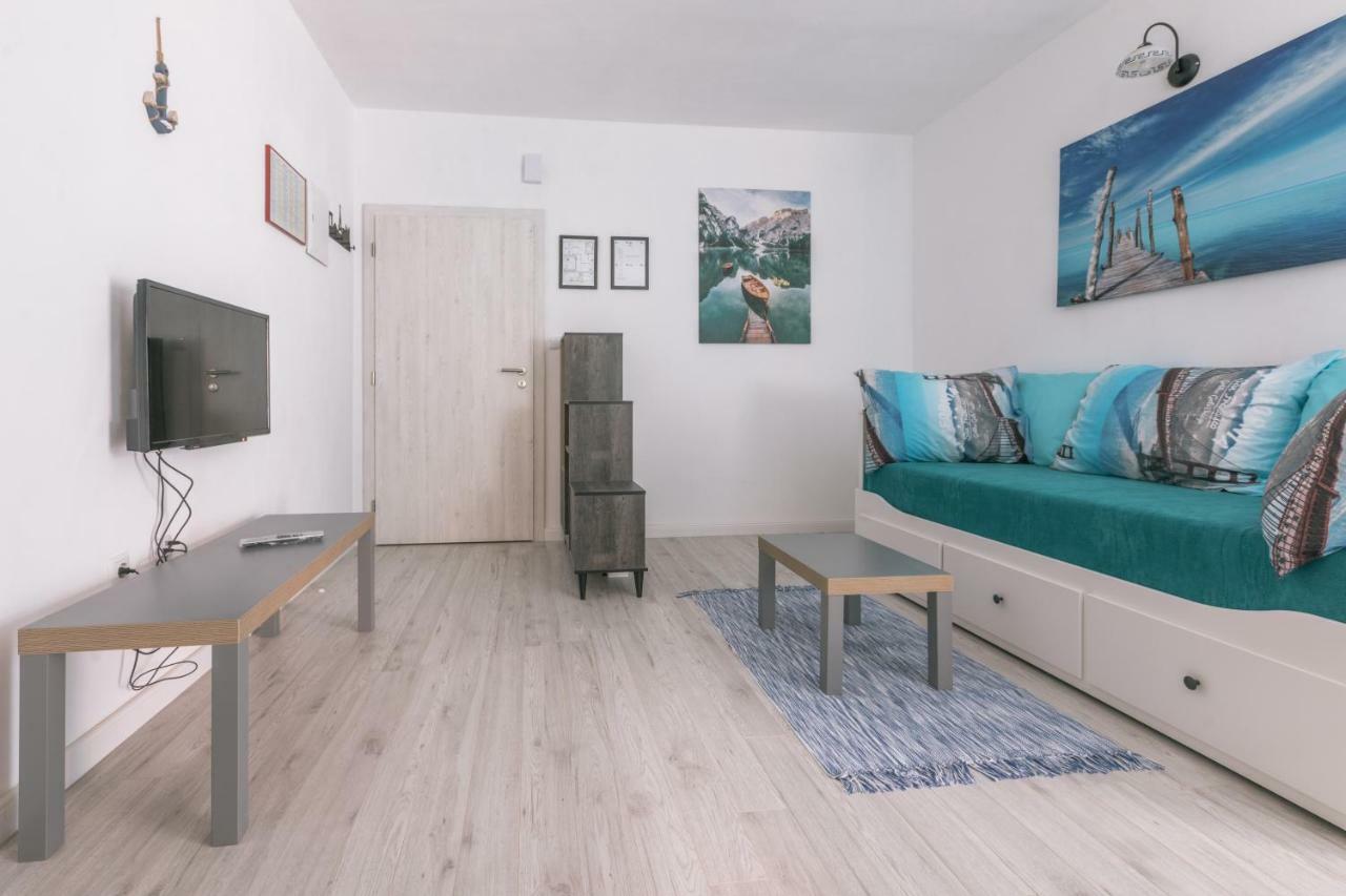 Ferienwohnung Hedon-Stone Starigrad Paklenica Exterior foto
