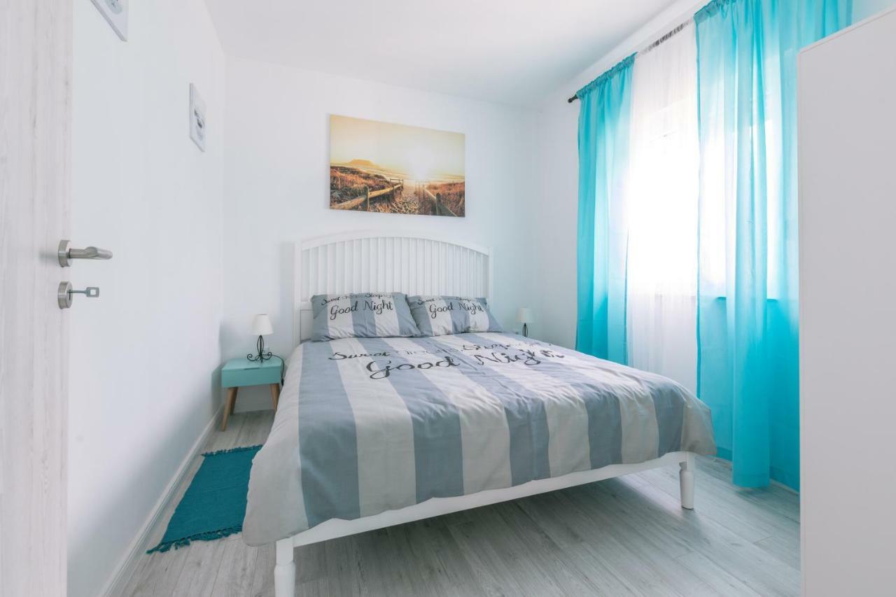 Ferienwohnung Hedon-Stone Starigrad Paklenica Exterior foto