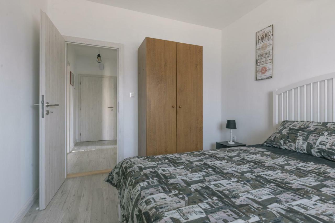 Ferienwohnung Hedon-Stone Starigrad Paklenica Exterior foto