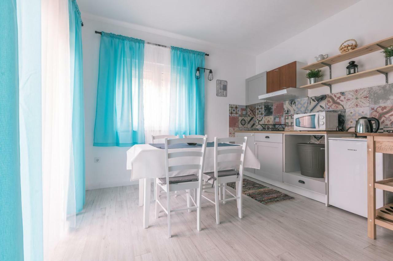Ferienwohnung Hedon-Stone Starigrad Paklenica Exterior foto