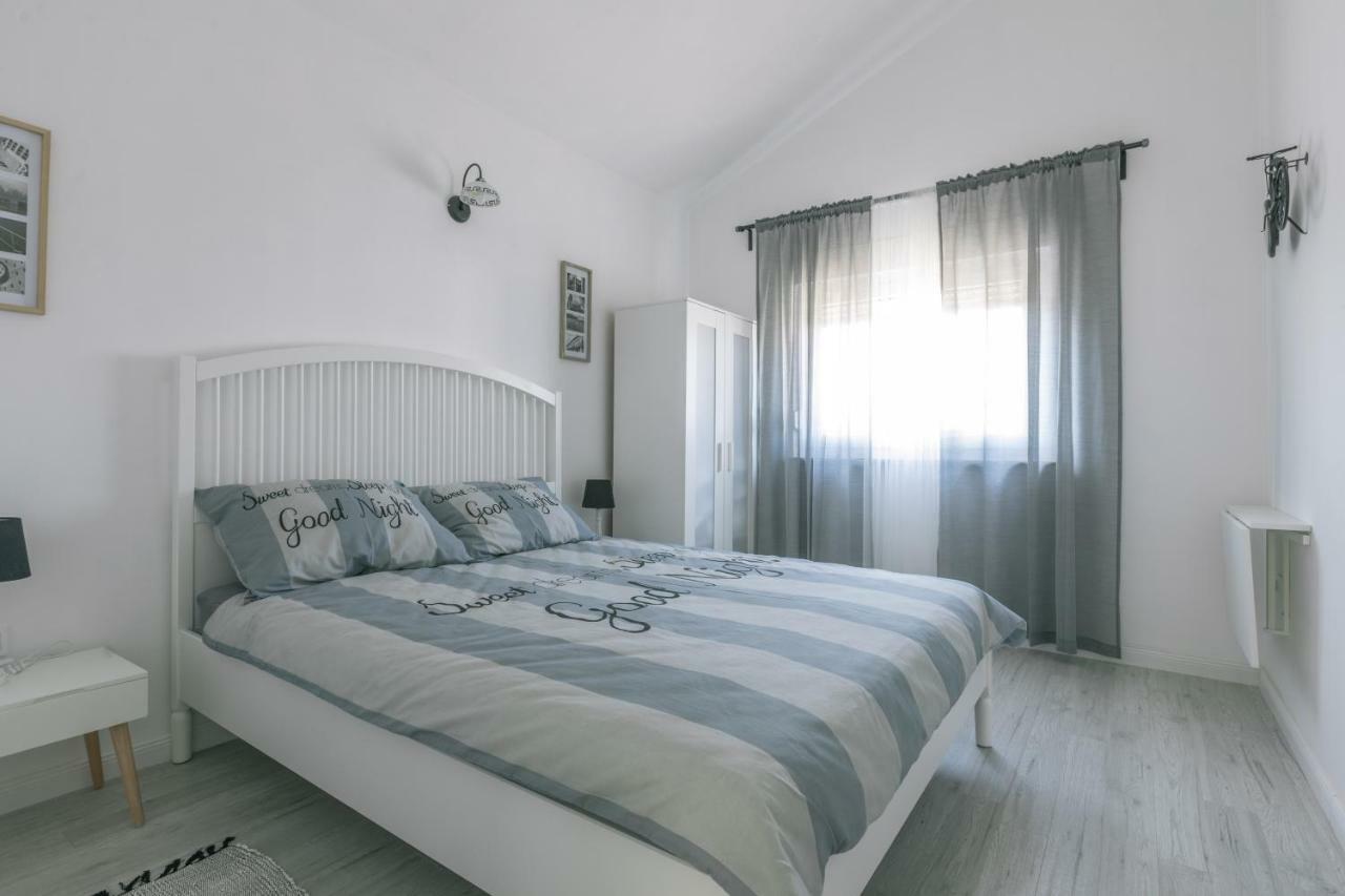 Ferienwohnung Hedon-Stone Starigrad Paklenica Exterior foto