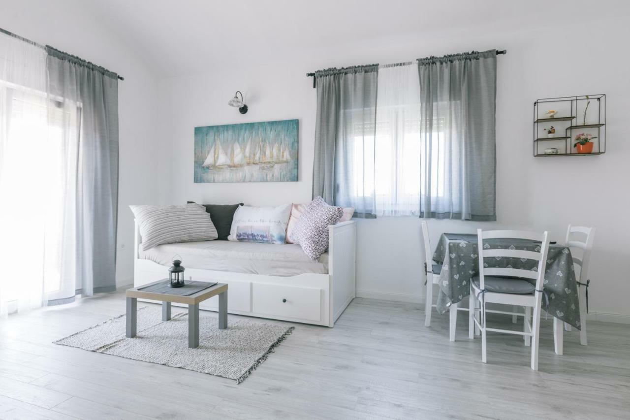 Ferienwohnung Hedon-Stone Starigrad Paklenica Exterior foto
