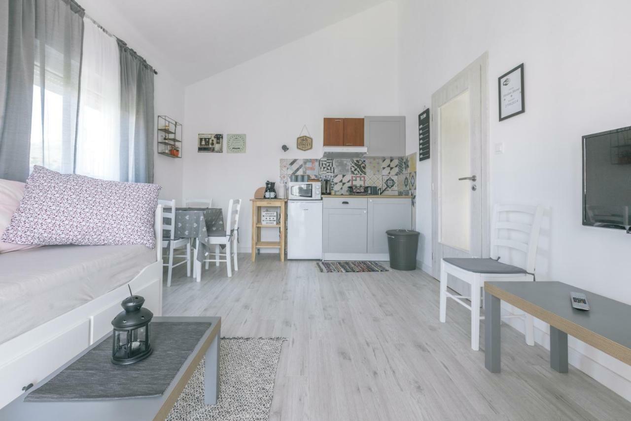 Ferienwohnung Hedon-Stone Starigrad Paklenica Exterior foto
