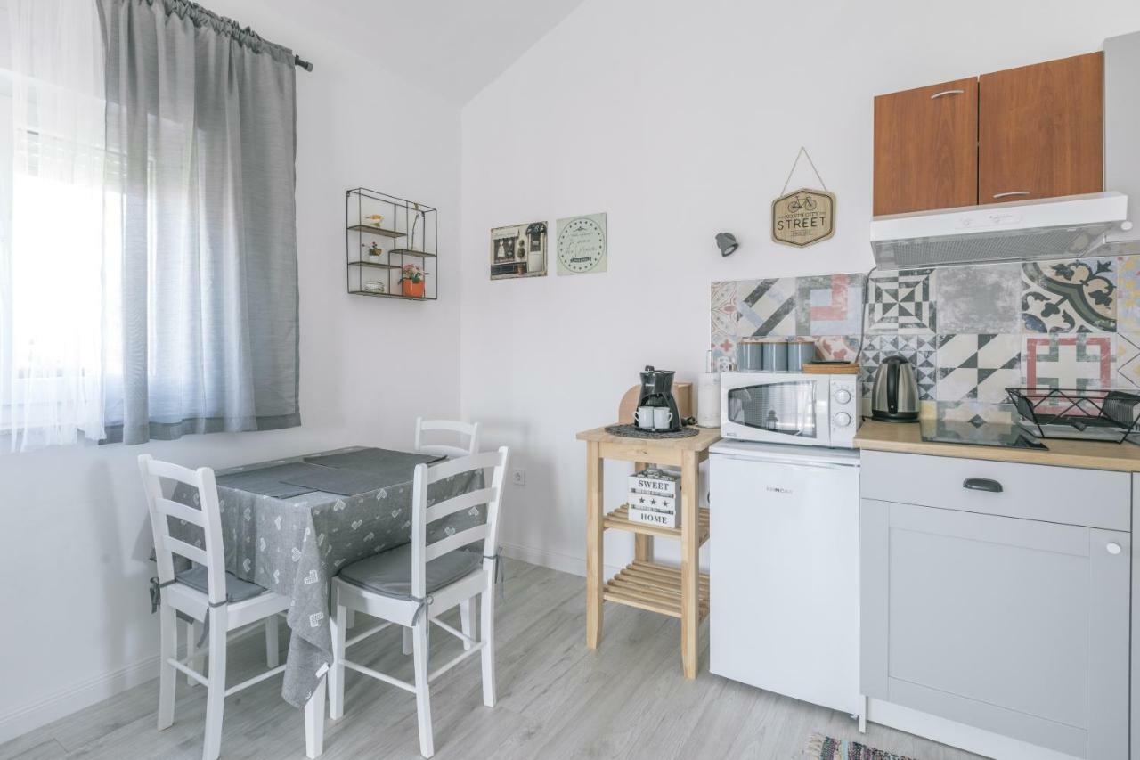 Ferienwohnung Hedon-Stone Starigrad Paklenica Exterior foto