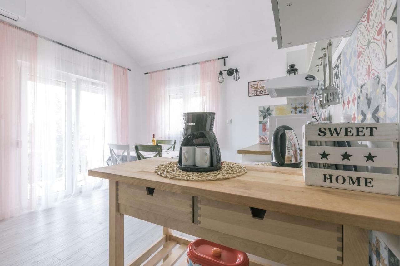 Ferienwohnung Hedon-Stone Starigrad Paklenica Exterior foto